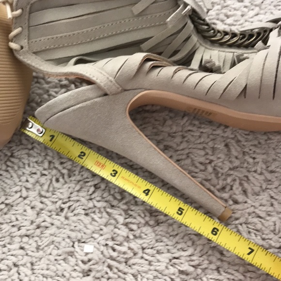 Lights taupe leather fringe booties with peep toe - Picture 5 of 9